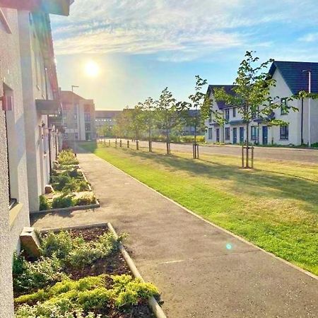 3 Bed House With Parking Near Airport Villa EDI Eksteriør bilde