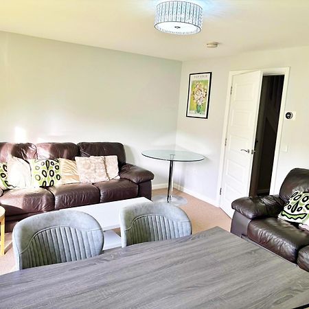 3 Bed House With Parking Near Airport Villa EDI Eksteriør bilde