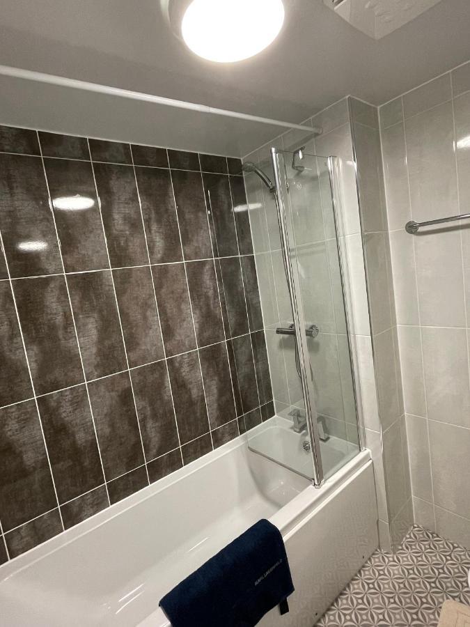3 Bed House With Parking Near Airport Villa EDI Eksteriør bilde