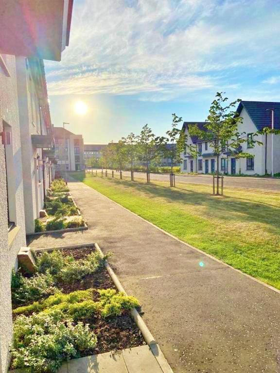 3 Bed House With Parking Near Airport Villa EDI Eksteriør bilde