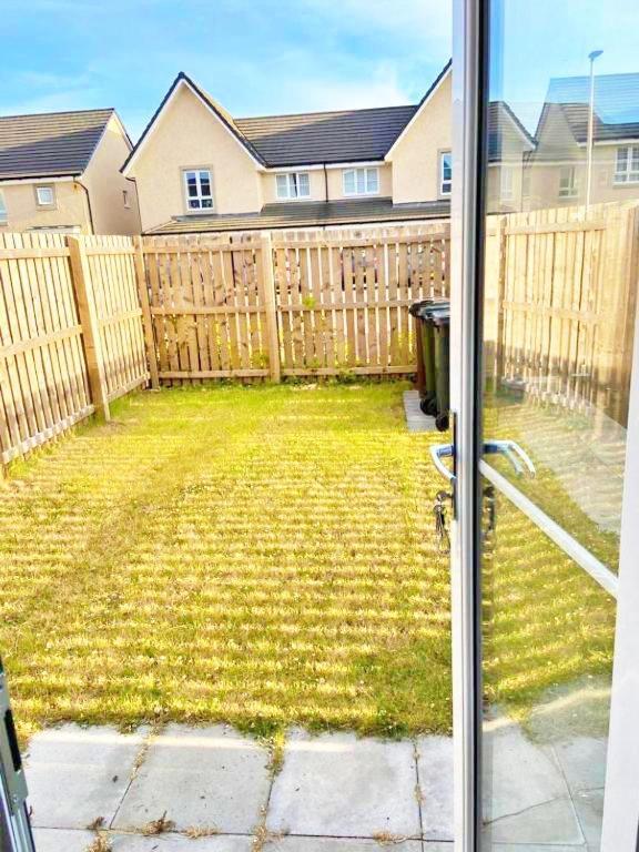 3 Bed House With Parking Near Airport Villa EDI Eksteriør bilde