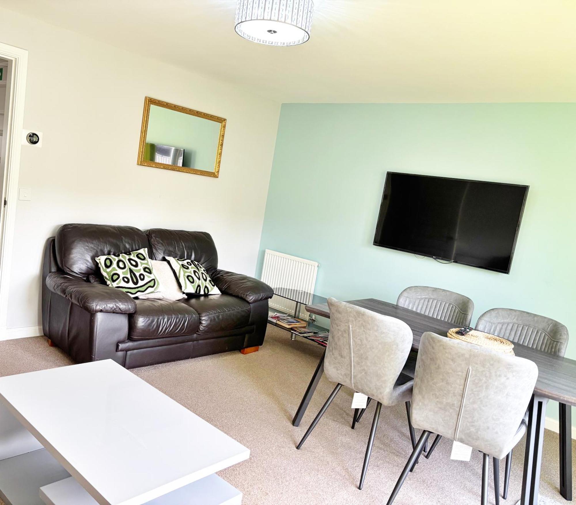 3 Bed House With Parking Near Airport Villa EDI Eksteriør bilde