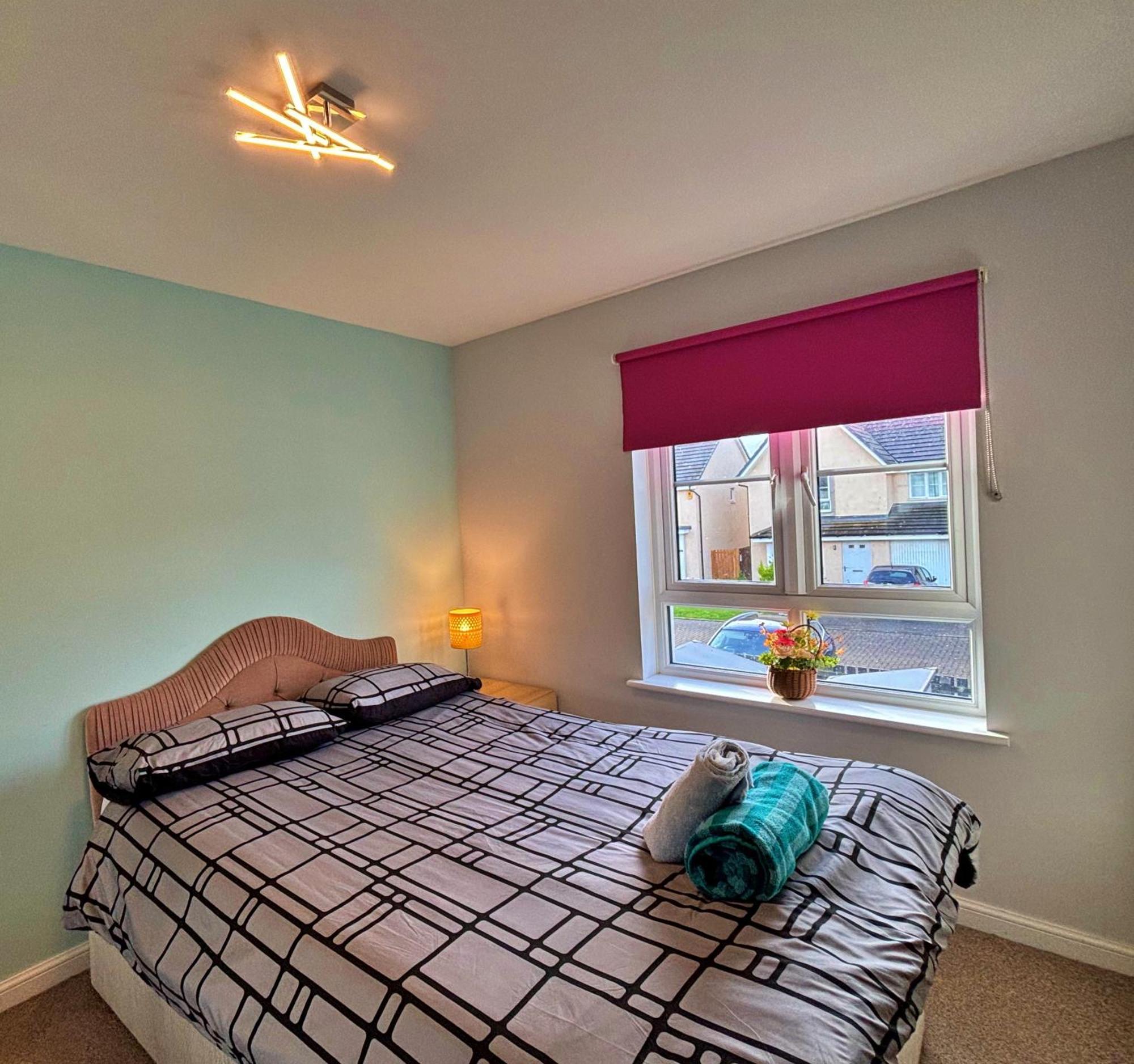 3 Bed House With Parking Near Airport Villa EDI Eksteriør bilde