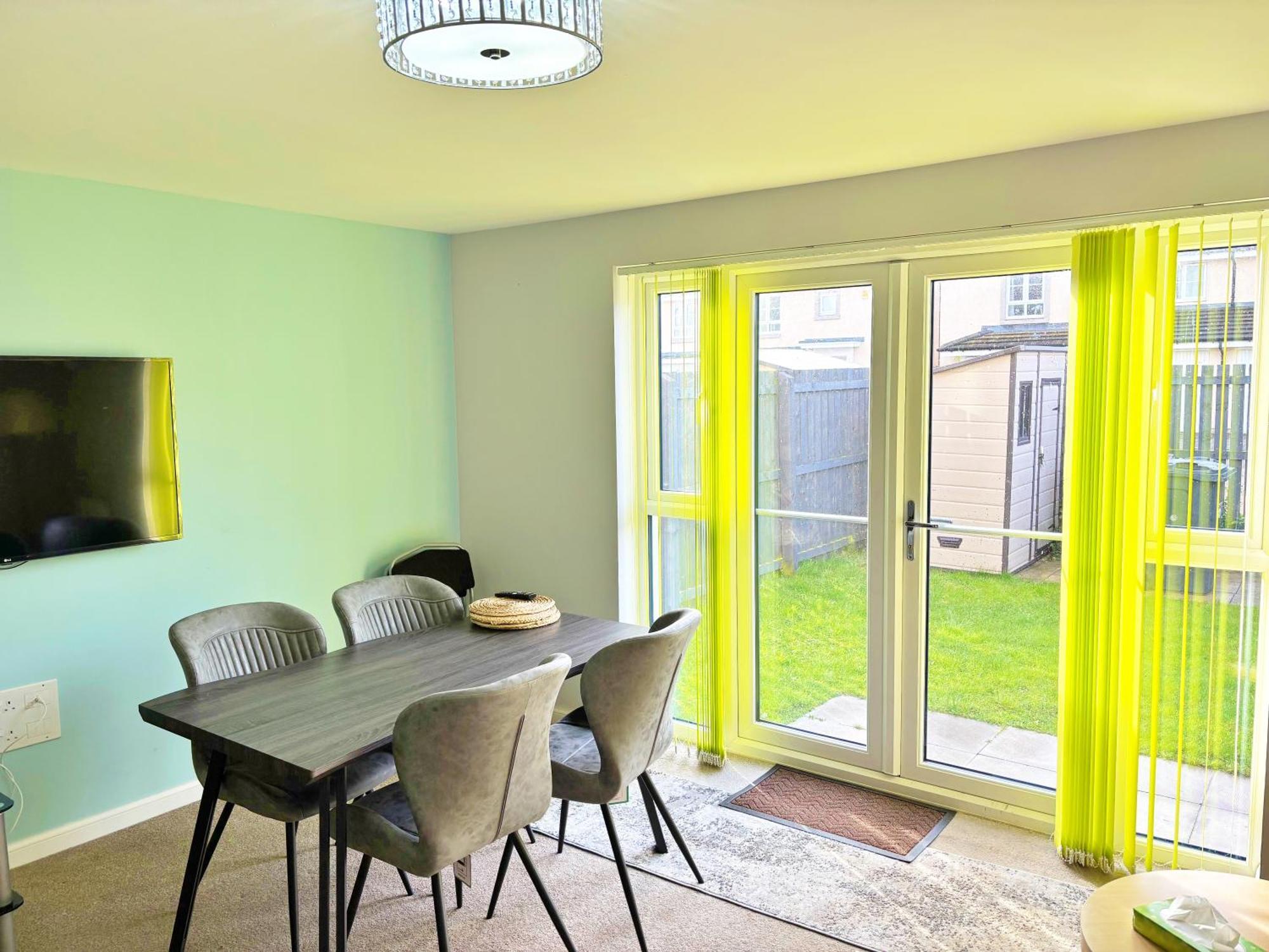 3 Bed House With Parking Near Airport Villa EDI Eksteriør bilde