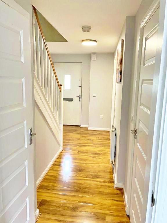 3 Bed House With Parking Near Airport Villa EDI Eksteriør bilde