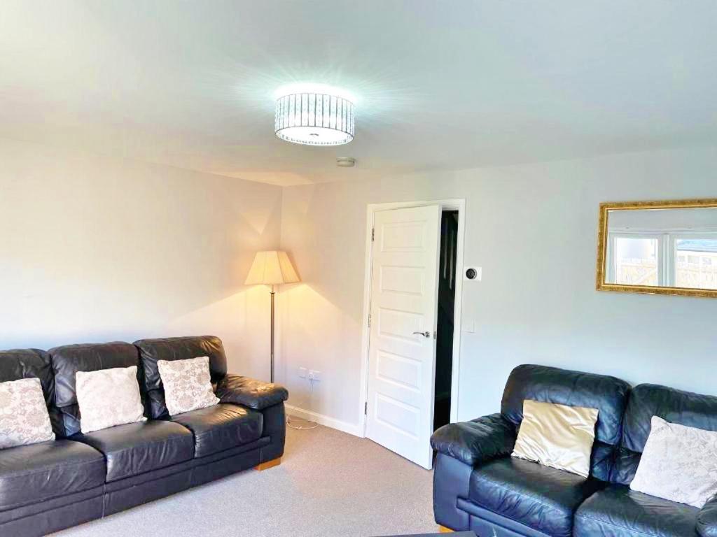 3 Bed House With Parking Near Airport Villa EDI Eksteriør bilde
