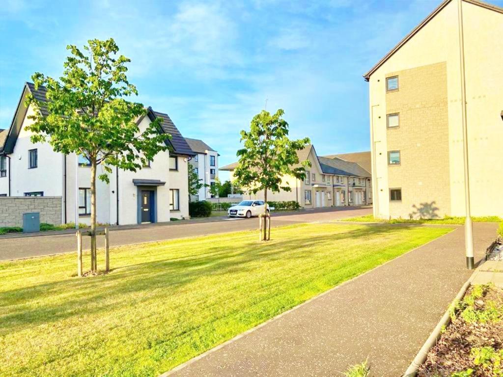 3 Bed House With Parking Near Airport Villa EDI Eksteriør bilde