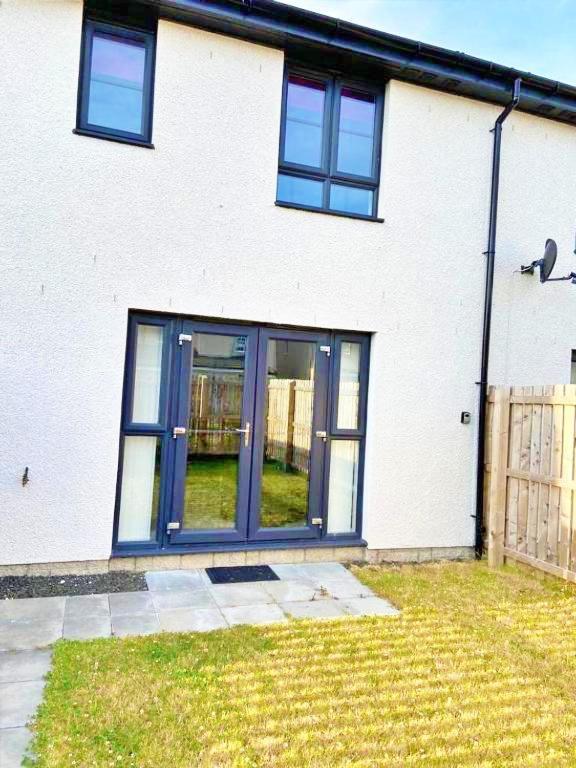 3 Bed House With Parking Near Airport Villa EDI Eksteriør bilde