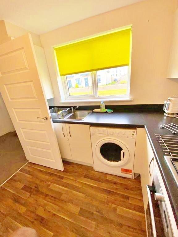 3 Bed House With Parking Near Airport Villa EDI Eksteriør bilde
